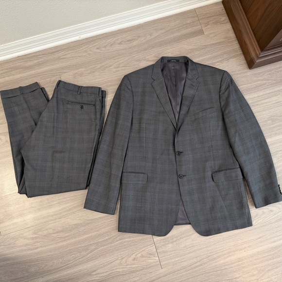 Ermenegildo Zegna Wool and Silk Made in USA Windowpane Plaid SuitM 48L